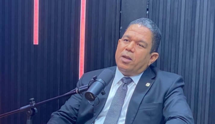 Senador Moisés Ayala sugiere ARS paguen los medicamentos de alto costo