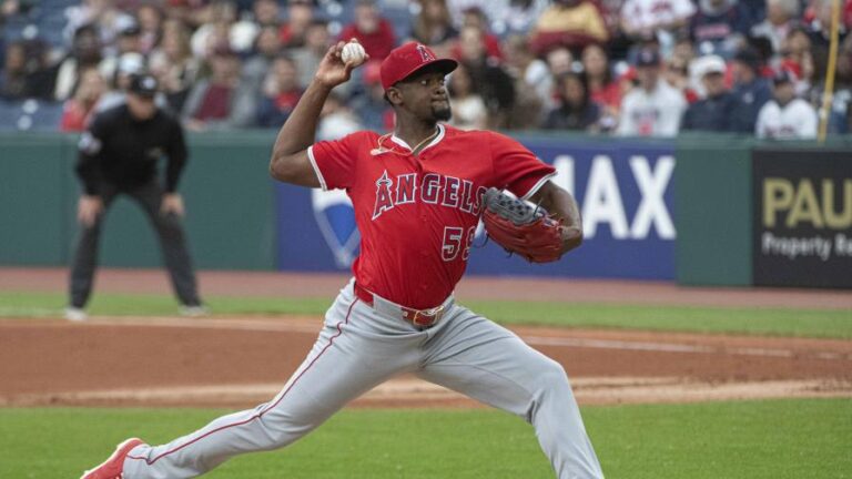 Soriano lanza 6 entradas sin carreras y Angelinos derrotan a Guardianes en el regreso de Trout