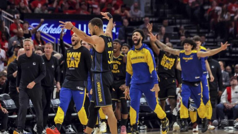 Stephen Curry y Buddy Hield lideran a Warriors 103-89 sobre Rockets en el Juego 7