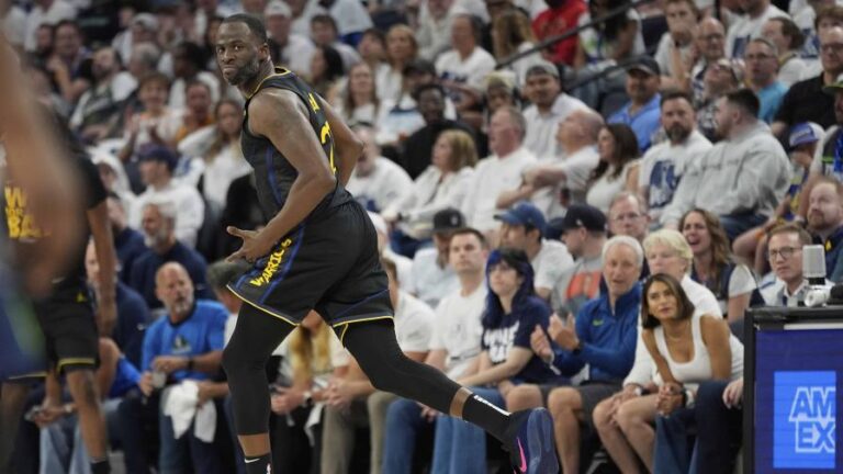 Warriors vencen a Wolves en Juego 1 pese a salida de Curry por lesión en muslo