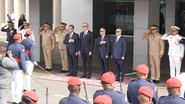 Abinader y los expresidentes acuerdan crear una política nacional sobre Haití