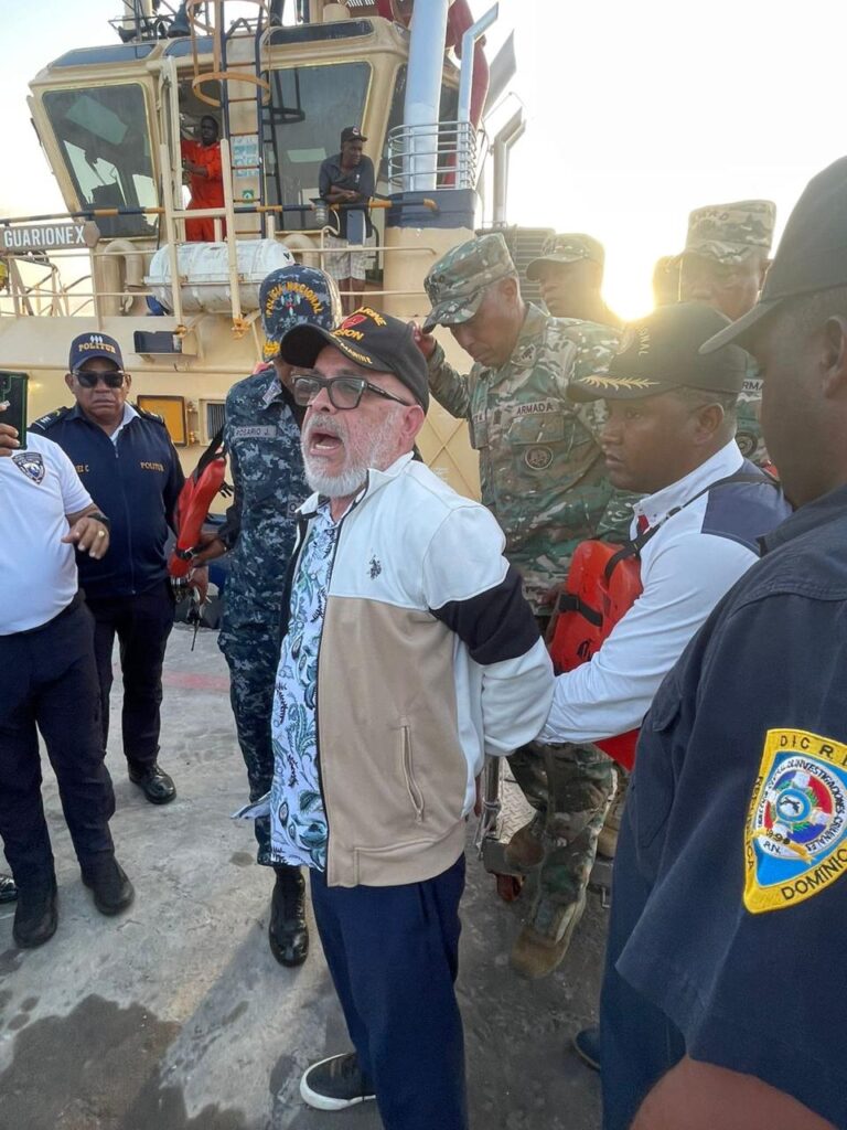 Video-Detienen en Puerto Plata el autoproclamado detective Ángel Martínez quien tiene varias querellas en su contra