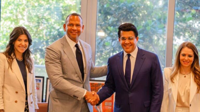 David Collado y Alex Rodríguez anuncian inversión de mil millones de dólares en Playa Grande