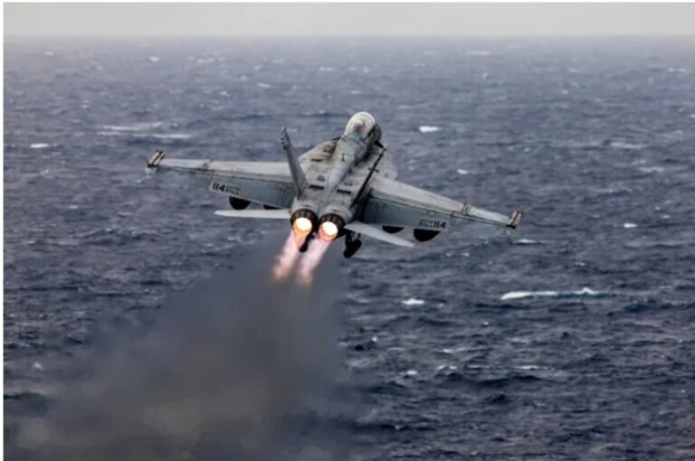 Un segundo avión de combate de la Armada de EEUU cae al Mar Rojo