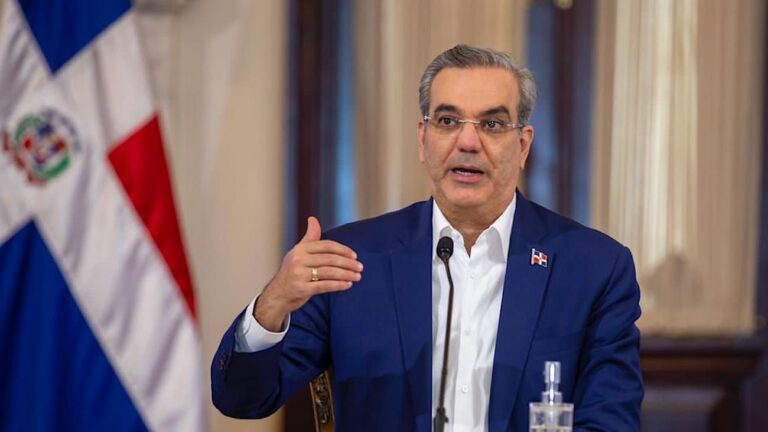 Reportaje- Abinader y el PRM tienen una papa caliente con funcionarios-precandidatos en campaña a destiempo