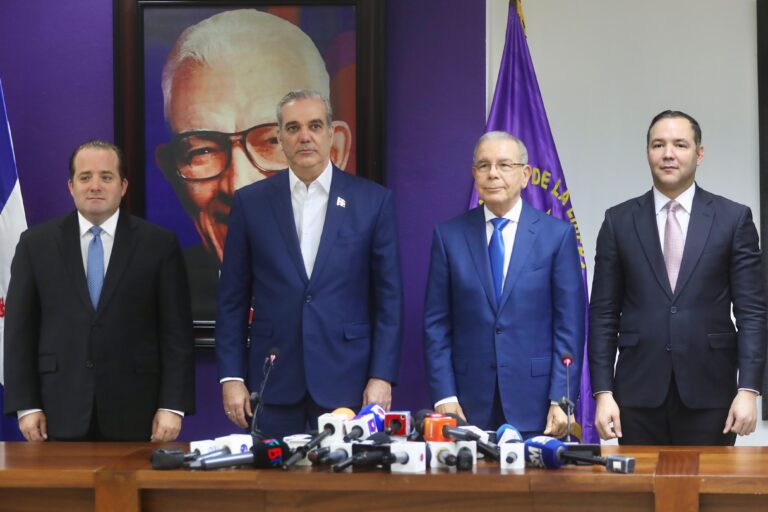 Plantean reformar la Constitución para habilitar  electoralmente a Danilo Medina y a  Luis Abinader