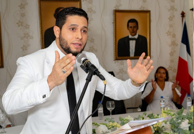 Alcalde de La Otra Banda critica postura de diputados de Higüey sobre proyecto de ley que beneficiaría a distritos municipales