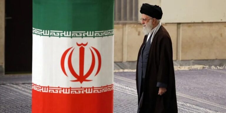 El líder supremo de Irán nombra a posibles sucesores por si lo matan, según The New York Times