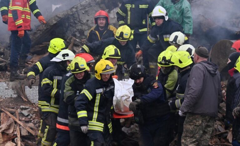 Ataques rusos dejan al menos cinco muertos y 25 heridos en Ucrania