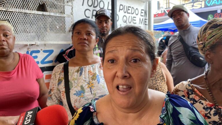Denuncian abusos de la DNCD en Cristo Rey, madres dicen agentes colocan drogas a sus hijos
