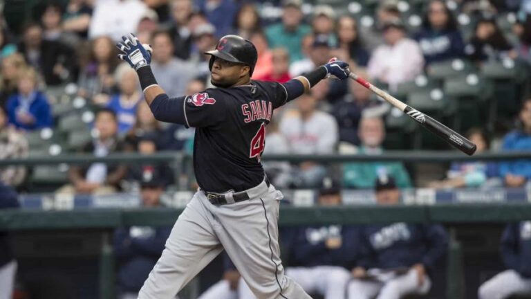 Carlos Santana fue colocado en waivers por los Guardianes