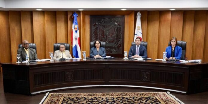 EMMA POLANCO Y DEMAS MIEMBROS DEL PLENO