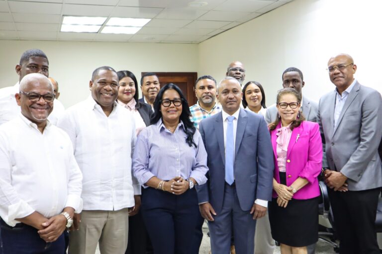 Eduardo Santos es juramentado como Subdirector de la Comisión de Gestión Presidencial