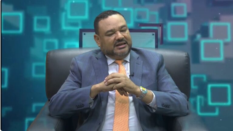 “Estamos cayendo en una trampa”: Economista Franklin Vásquez advierte sobre los riesgos de seguir postergando la reforma fiscal en RD