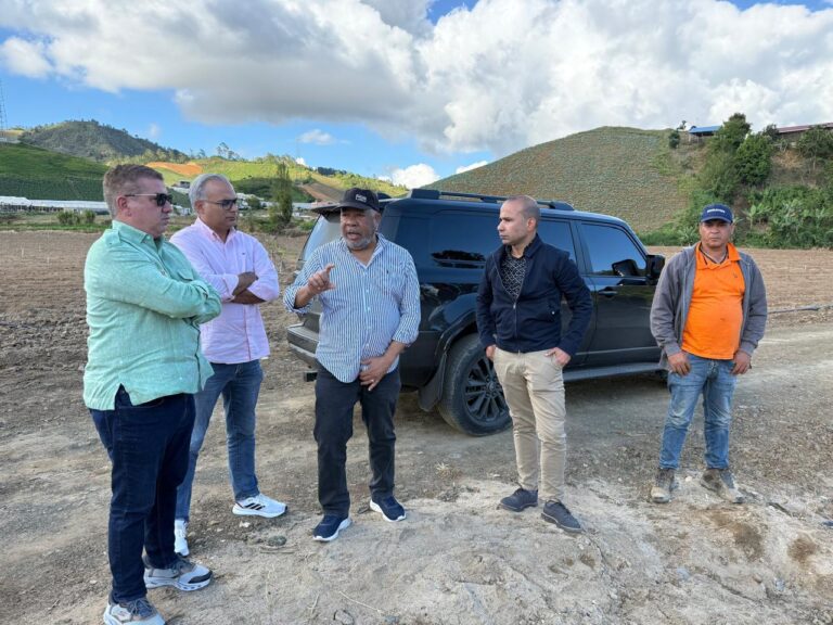 Fuerza del Pueblo presenta informe sobre situación del río Tireo en Constanza