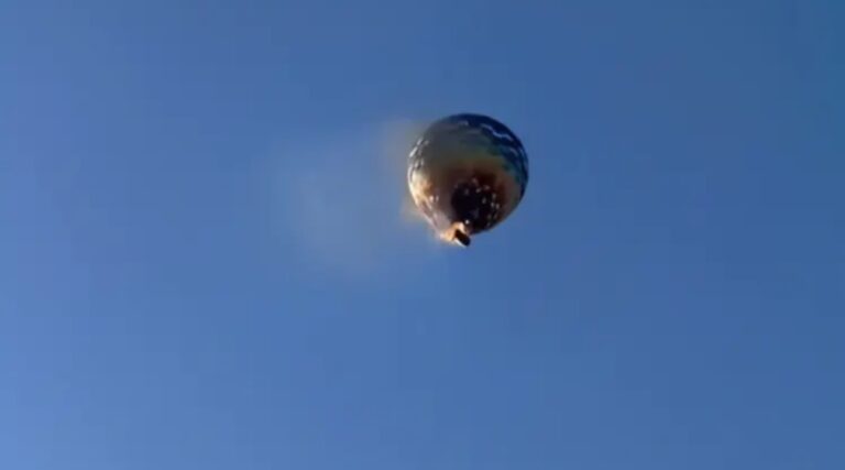 Mueren ocho personas al caer un globo aerostático con 21 pasajeros en Brasil