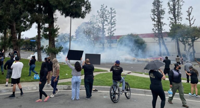 La Guardia Nacional despliega fuerza en los Los Ángeles para aplacar las protestas contra redadas