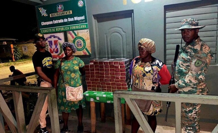Apresan dos haitianas indocumentadas con más de 28 mil cigarros de contrabando