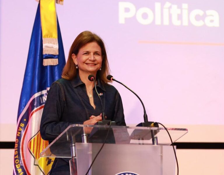 ”Cuando una mujer da un paso al frente, toda la nación avanza”, dice Raquel Peña en conferencia sobre liderazgo