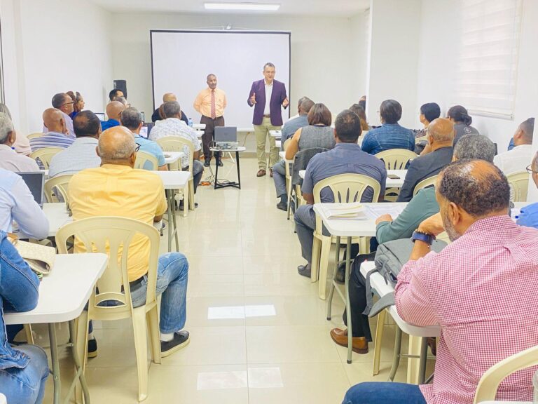 Presidente de la JCE visita escuela de formación de la Fuerza del Pueblo para supervisar diplomado electoral
