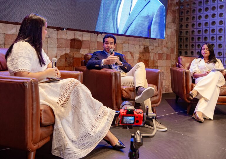 Omar Fernández socializa sus proyectos de ley con sectores productivos de La Vega