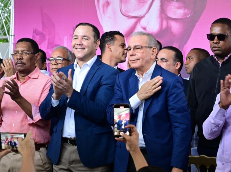 Danilo Medina desde San Cristóbal: “El PLD siente el dolor de la gente y volverá al poder con la estrella amarilla”