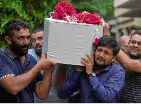 Identifican a 162 víctimas de la tragedia de Air India y entregan 120 cuerpos a familias