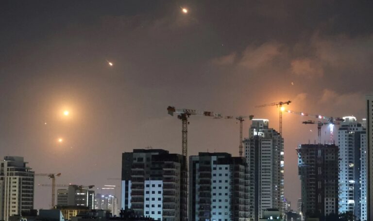 Tensión máxima en Medio Oriente: Irán lanza misiles contra Israel en represalia por ataques a instalaciones nucleares