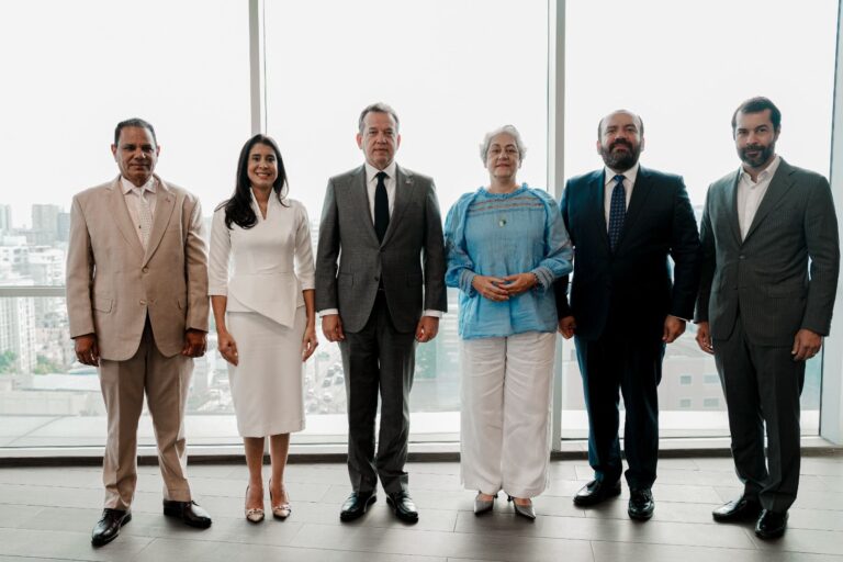 Ministro Ito Bisonó juramenta a Gianna Franjul como nueva viceministra de Desarrollo Industrial del MICM