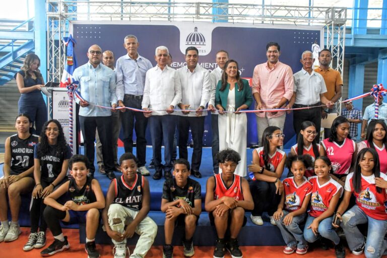 Ministro Kelvin Cruz entrega Multiuso Garibaldi Almonte, de Cotuí, totalmente remozado