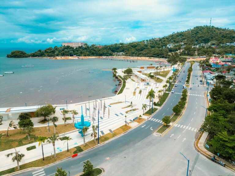 Ministerio de Turismo inaugura Malecón de Samaná a un costo de RD$600 millones