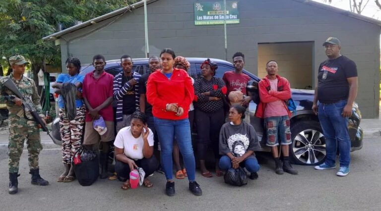 Ejército apresa una mujer que rentó jeepeta donde eran transportados haitianos indocumentados en Dajabón