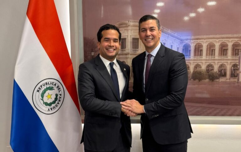 Presidente de Paraguay recibe al senador Omar Fernández