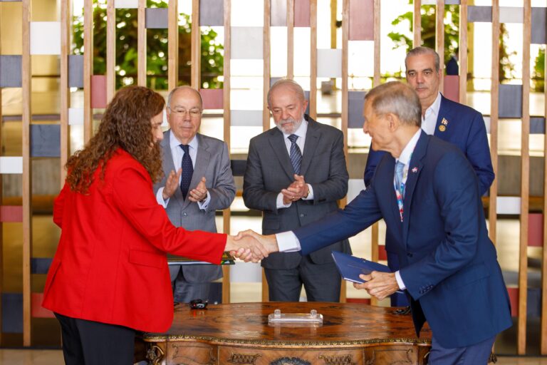 RD y Brasil firman acuerdos para mejorar la gestión pública y fortalecer la formación del personal diplomático de ambos países