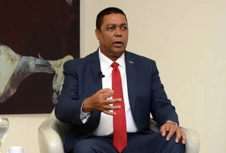 Víctor D´Aza solicita a dirigencia PRM incluirlo en los encuentros con aspirantes presidenciales