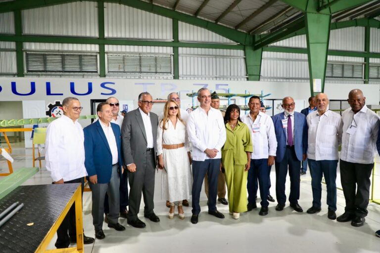 Presidente Abinader sigue reforzando y modernizando seguridad aérea del país con ensamblaje de los aviones TP-75 Dulus, en la Base Aérea de San Isidro