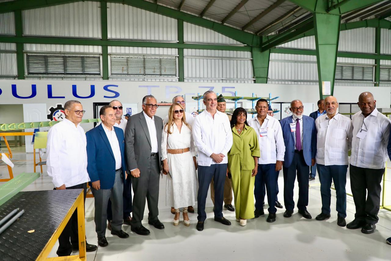 Presidente Abinader sigue reforzando y modernizando seguridad aérea del país con ensamblaje de los aviones TP-75 Dulus, en la Base Aérea de San Isidro