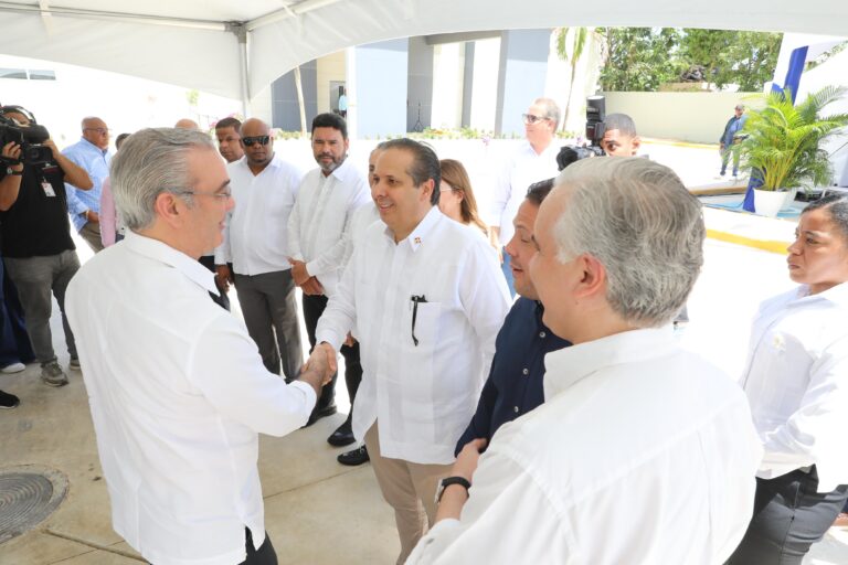 Presidente Abinader inaugura primer hospital traumatológico de la región Este en Higüey