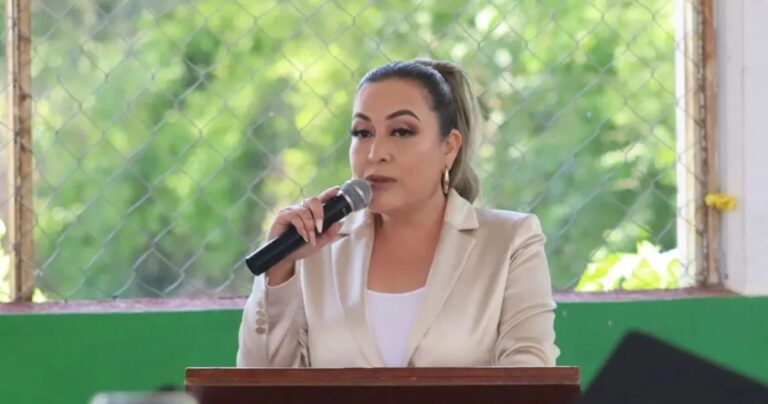 Alcaldesa mexicana sufre segundo atentado a balazos en el estado de Michoacán