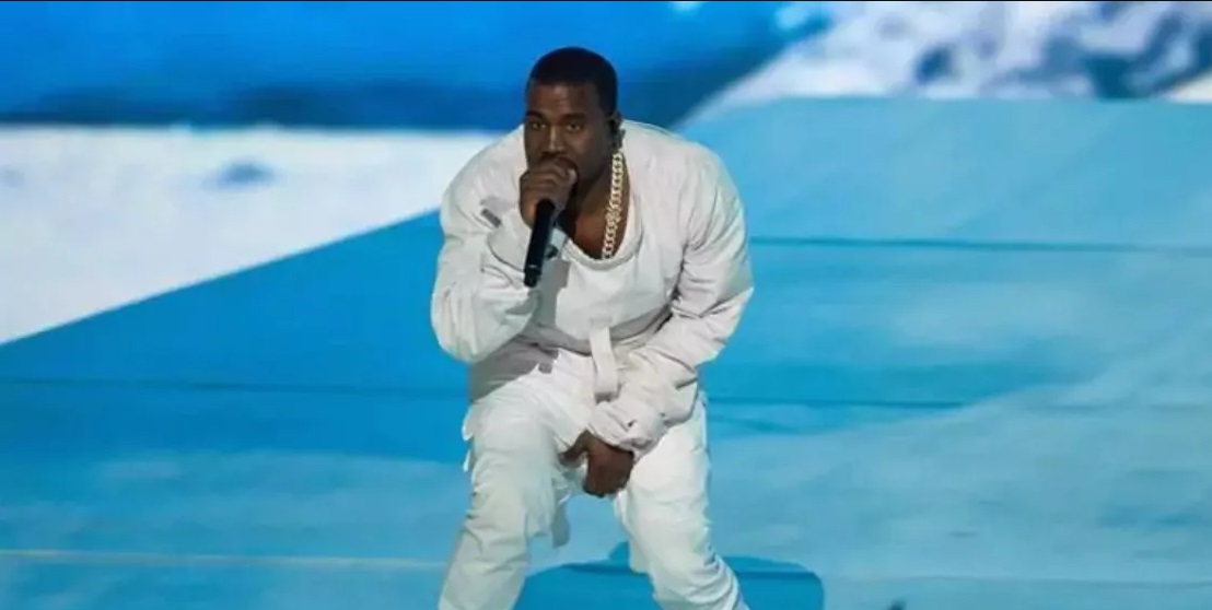 Kanye West deberá pagar 140,000 dólares a exempleado por trabajos en su mansión no pagos