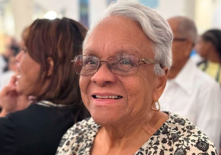 Fallece la madre del periodista Carlos Devers, vocero de la DNCD