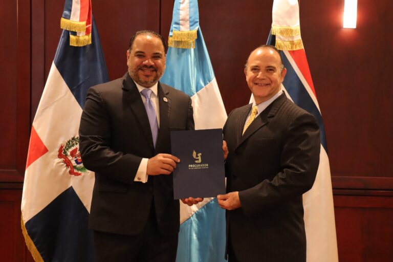 Defensor del Pueblo recibe reconocimiento internacional por promover derechos