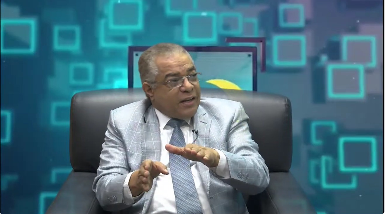 Luis Reyes acusa al gobierno de mala gerencia económica y uso ineficiente del gasto público