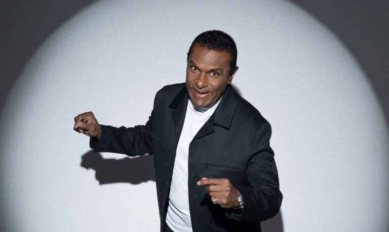 El Canario celebra cinco décadas de carrera con el álbum “Big Swing”