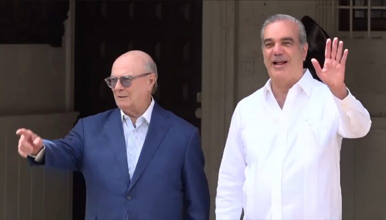 Presidente Luis Abinader y expresidente Hipólito Mejía están reunidos discutiendo situación haitiana