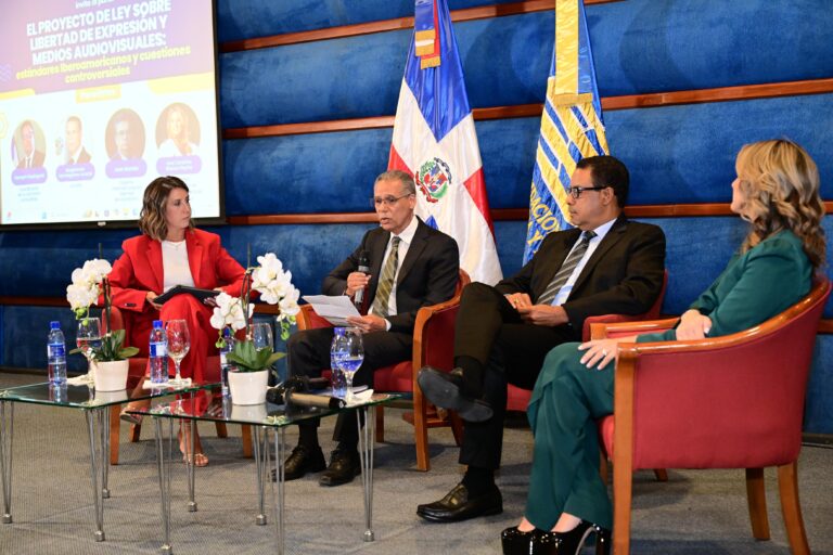 Leonel Fernández organiza en Funglode panel sobre proyecto de ley de libertad de expresión y medios audiovisuales