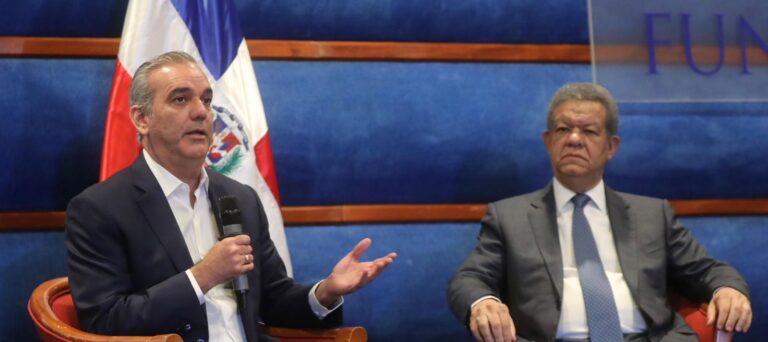 Presidente Abinader y expresidente Fernández se reúnen para reforzar posición unificada ante la crisis haitiana