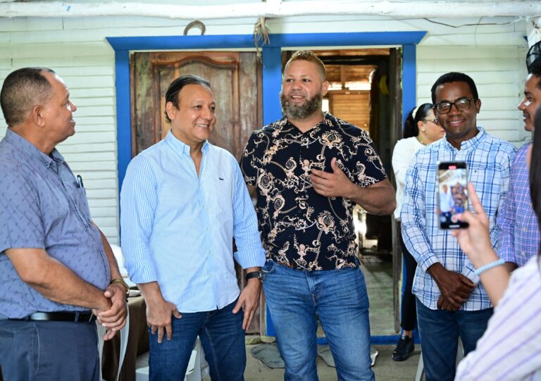 Abel Martínez llama a redoblar el trabajo político y comunitario para sacar al país de la calamidad que vive