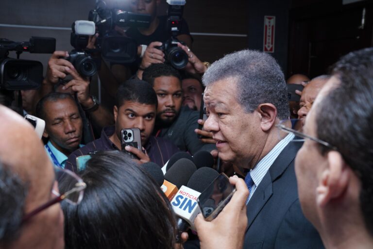 Leonel atribuye déficit financiero SENASA a uso clientelista, exige auditoría