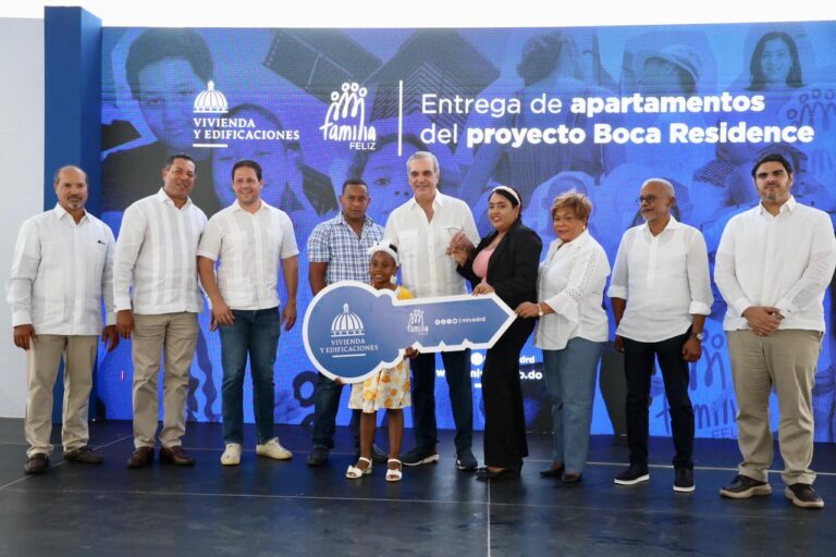 Presidente Abinader continúa transformando vidas de familias con entrega de 72 nuevos apartamentos en Boca Chica